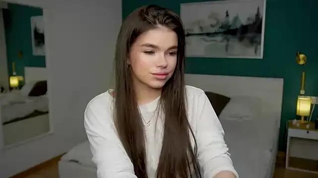 HollisHearl — Spank my juicy ass in doggy few times <3