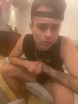 Holly-97 on StripChat 