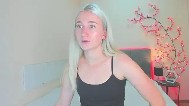 HollyTailors on StripChat 