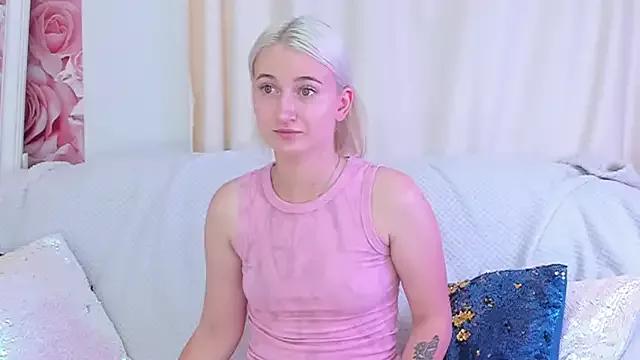 HollyTailors on StripChat 