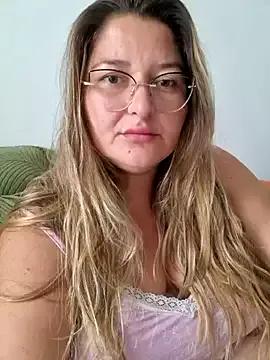 HornyBella88 — Show mommy some love