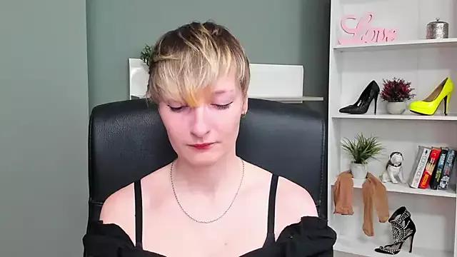 hottieBlair on StripChat 