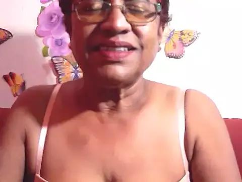 Indianredlily on StripChat 