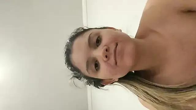 isabelly08ty on StripChat