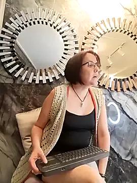 IsisBlake on StripChat 