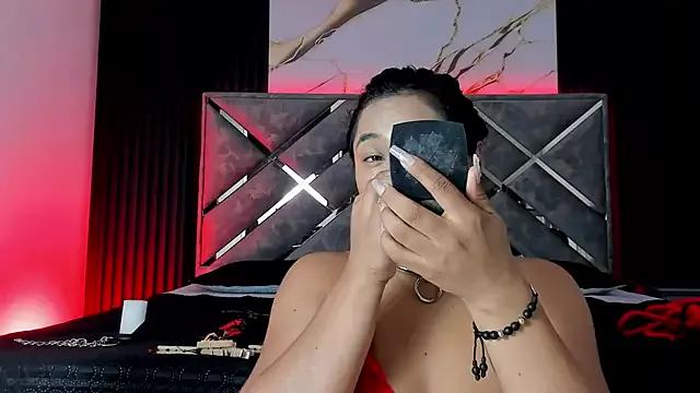 Issafoxx on StripChat 