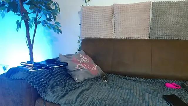 Jasmin-White on StripChat