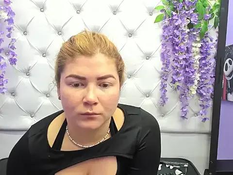 JuliettaRousse69 on StripChat