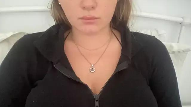 KaraLeee on StripChat 
