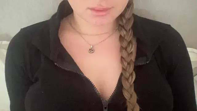 KaraLeee on StripChat 