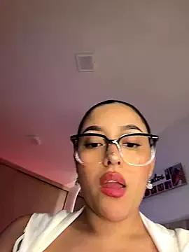 kenndall_21 on StripChat 