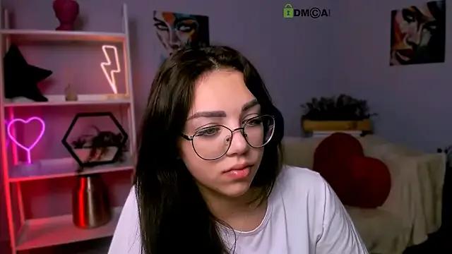 kiki_swan on StripChat 