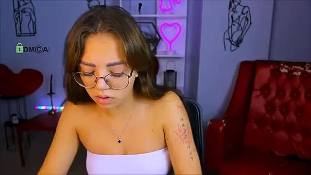 kiki_swan on StripChat 