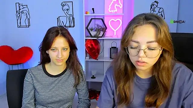 kiki_swan on StripChat 