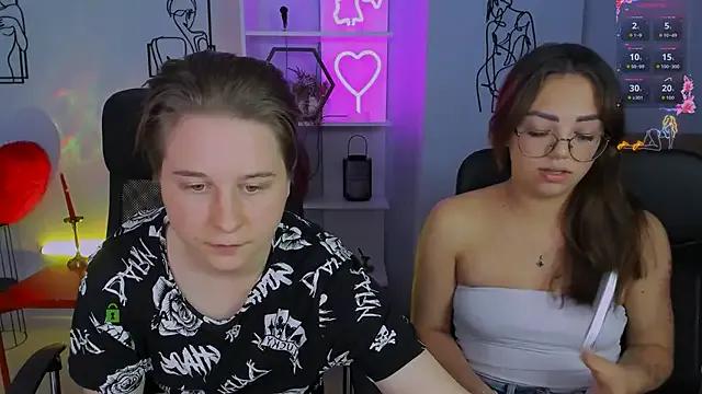 kiki_swan on StripChat 