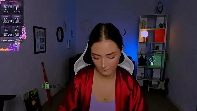 kiki_swan on StripChat 