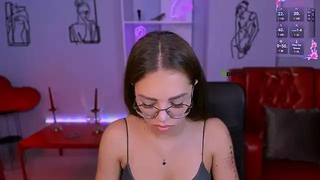 kiki_swan on StripChat 