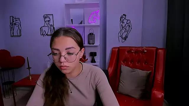kiki_swan on StripChat 