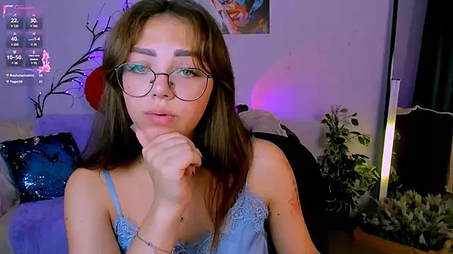 kiki_swan on StripChat 