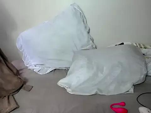 KinkyJ_ on StripChat 