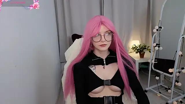 KiraMountrays on StripChat