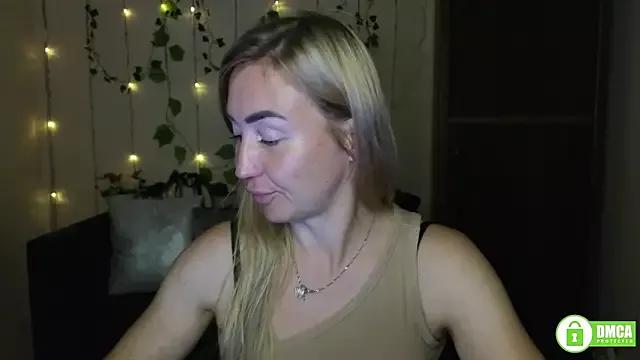 Kiss_julli88I on StripChat 