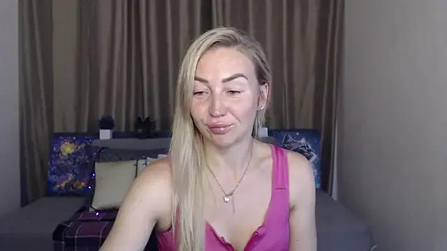 Kiss_julli88I on StripChat 