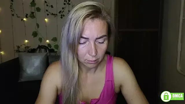 Kiss_julli88I on StripChat 