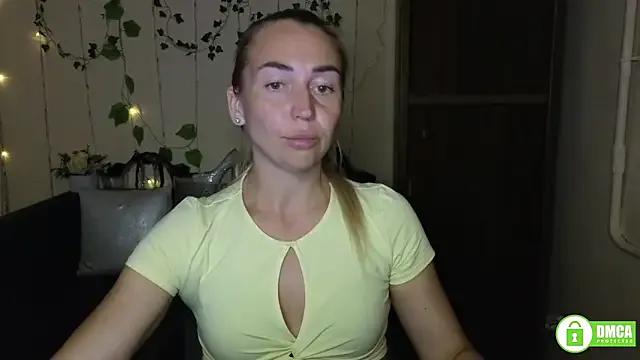 Kiss_julli88I on StripChat 