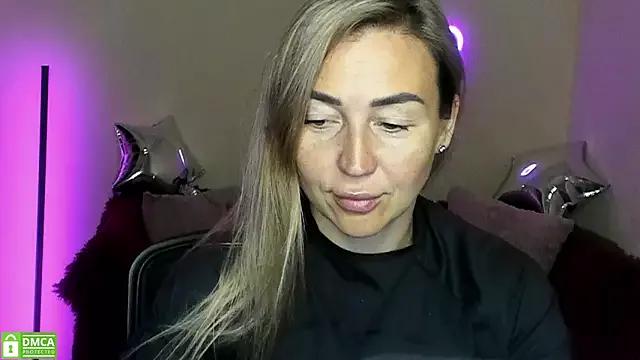 Kiss_julli88I on StripChat 