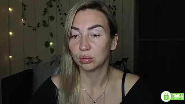 Kiss_julli88I on StripChat 