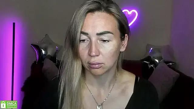 Kiss_julli88I on StripChat 