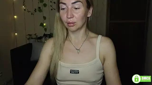 Kiss_julli88I on StripChat 