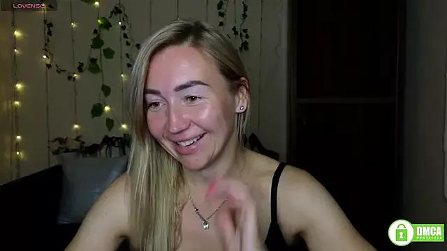 Kiss_julli88I on StripChat 