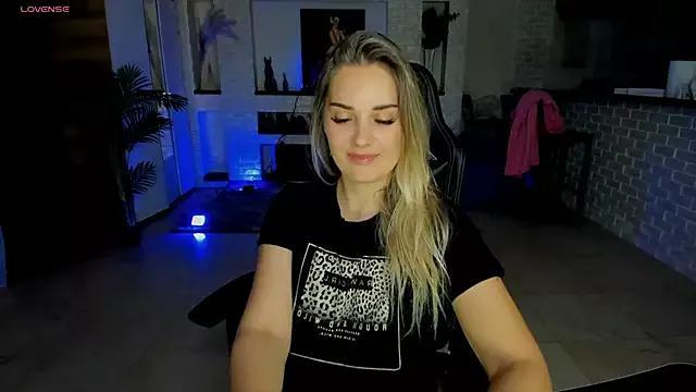 KittiLiza on StripChat 