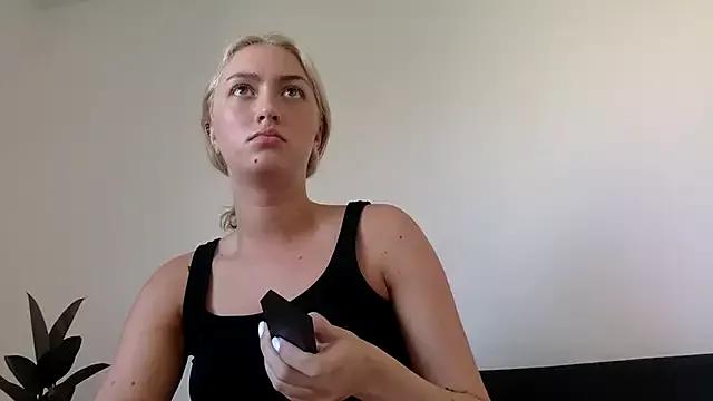 Kitty_Swetty on StripChat 