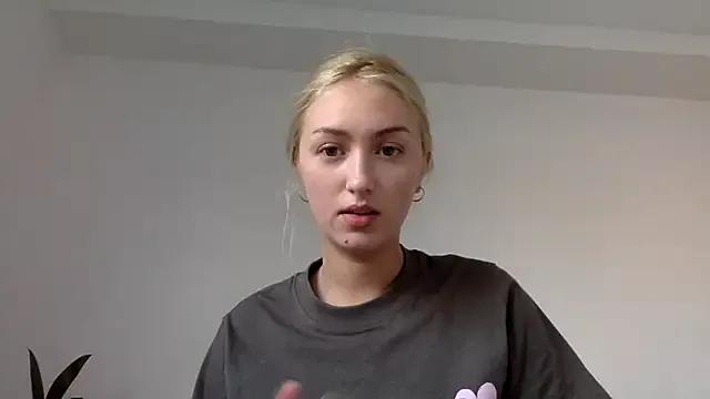 Kitty_Swetty on StripChat 