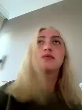 Kitty_Swetty on StripChat 