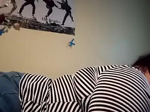 Kitty_WetXxX on StripChat