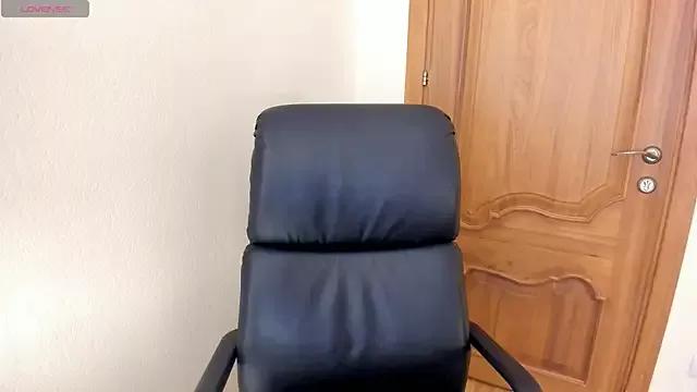 kittydollplay18 on StripChat 