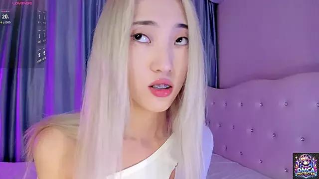 kittydollplay18 on StripChat 