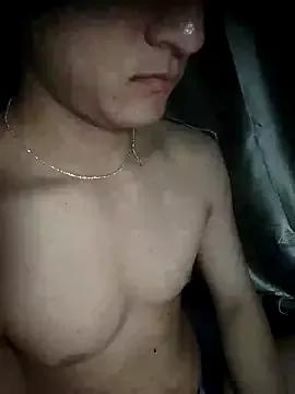 kiwibridy2 on StripChat 