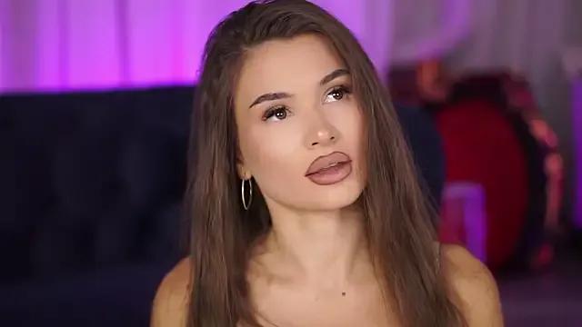 KyssaraPlay on StripChat 