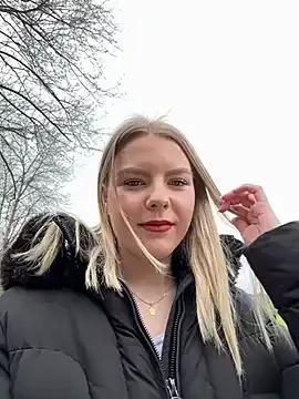 LaraBlond on StripChat 