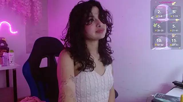 larah_uwu on StripChat 