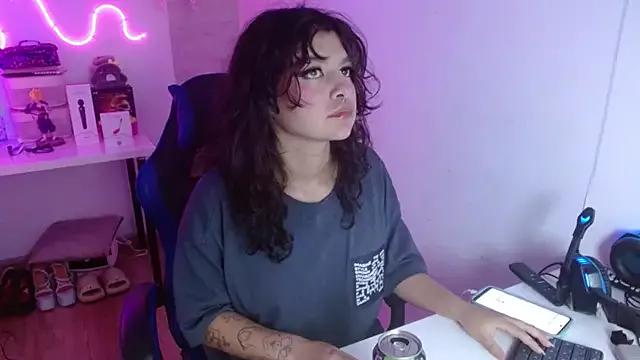 larah_uwu on StripChat 