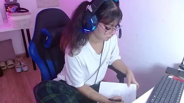 larah_uwu on StripChat 