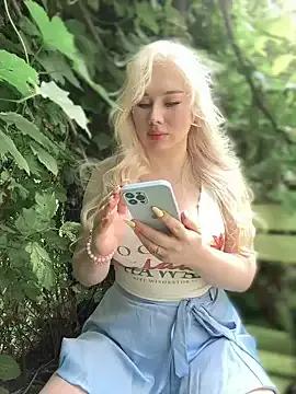 LaraHollywood on StripChat 