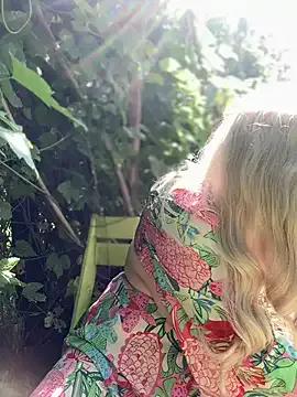 LaraHollywood — Finger pussy at the park+:gift:4LT