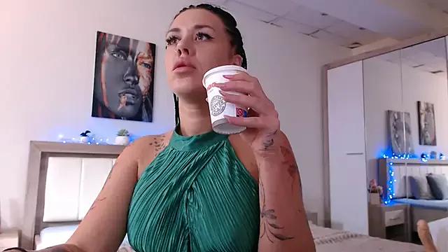 LaylaCruzRose on StripChat 
